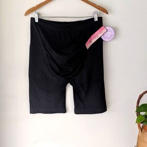 Feathers Maternity Bike Shorts Size 2X
